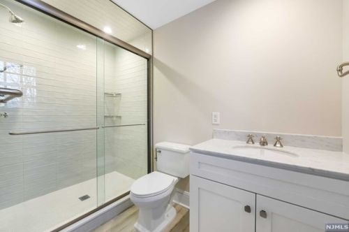 81 Trommel Dr, Mahwah NJ 07430-1533 exterior