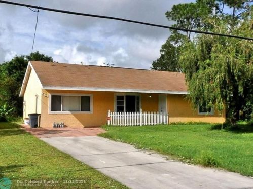 261 Pisces Ter, Fort Pierce FL 34984-4458 exterior