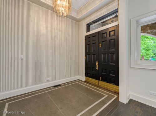 1246 Astor St, Chicago, IL 60610-2308