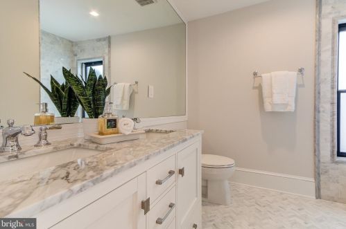 1924 10th St, Washington DC  20001-4112 exterior