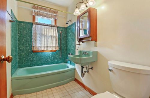 4803 Fillmore Dr, Milwaukee WI 53219-2365 exterior