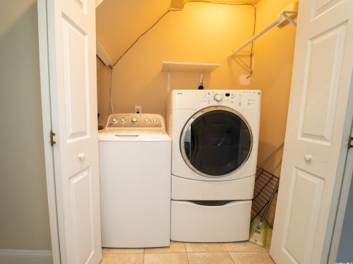 95 Midway St, Babylon NY  11702-4311 exterior