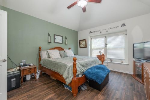 5938 Harbor Glen Dr, Dallas TX 75249-2828 exterior