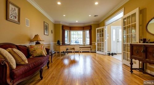 34 Woodland Rd, Demarest, NJ 07627-1917