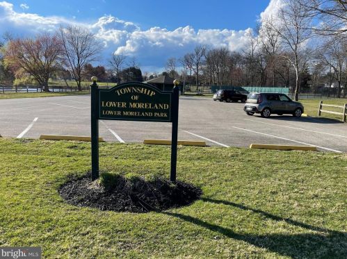 868 Broadmoor Rd, Huntingdon Valley PA 19006-2803 exterior