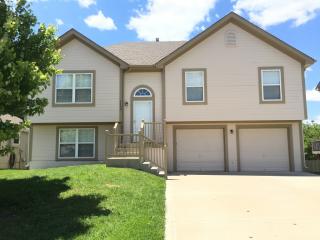 1100 Ponca Dr, Independence MO  64056-3220 exterior