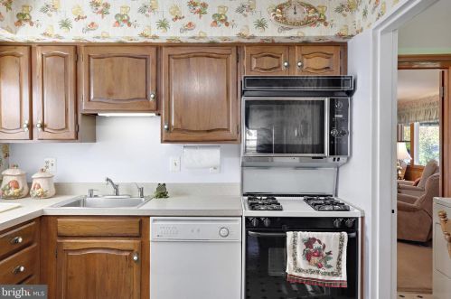 12722 Holdridge Rd, Silver Spring MD 20906-3830 exterior