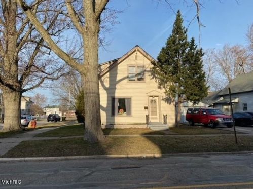 1143 Sanford St, Meskegon, MI 49441-2129