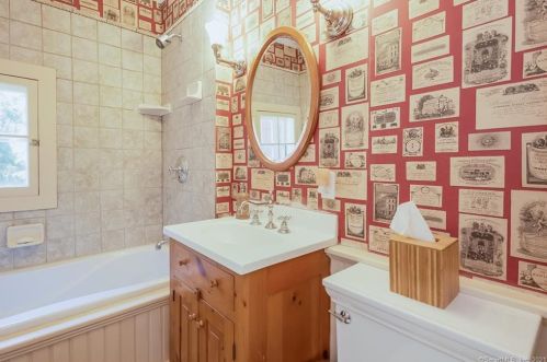 31 Deforest Rd, Wilton CT 06897-1908 exterior