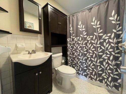 229 Alexander Rd, New Britain CT 06053-1047 exterior