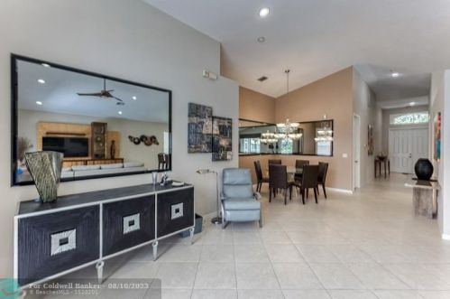 7948 Lando Ave, Boynton Beach FL 33437-6359 exterior