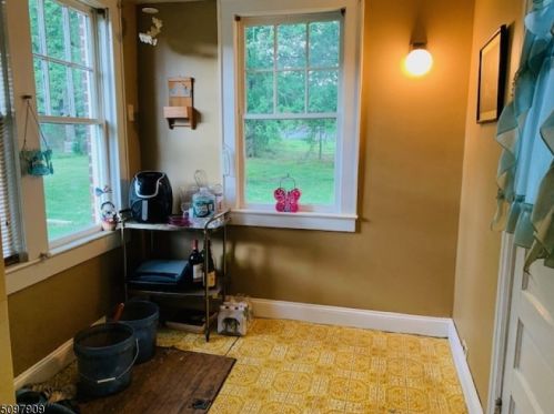 72 Pine St, Bridgewater NJ 08807-2719 exterior