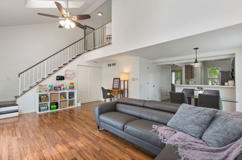 11 Oltendorf Rd, Streamwood, IL 60107-1415