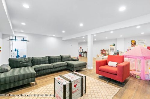 284 Pelican Rd, Middletown NJ 07748-3040 exterior