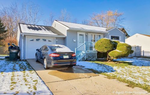 2124 Indian Rd, Waukegan, IL 60087-4523