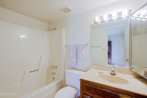 1945 Campo Bello Dr, Phoenix AZ 85032-2051 exterior