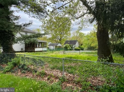 1731 Jefferson St, Riverton, NJ 08077-2614