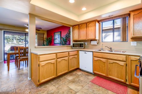 10254 Spg Crk Rd, Chandler AZ 85248-7944 exterior