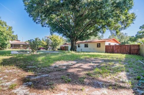 6333 Lansdale Cir, Tampa FL  33616-1405 exterior