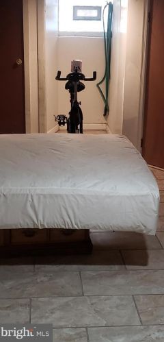 3048 5th St, Philadelphia, PA 19133-2809