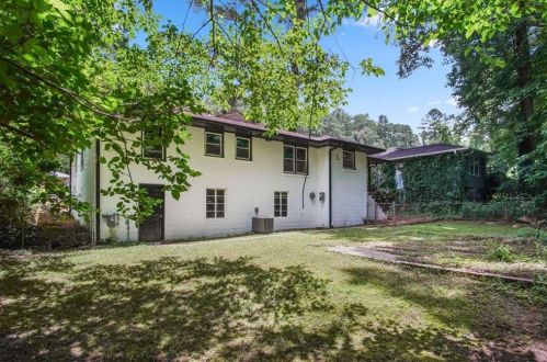 1689 Laurelwood Dr, Atlanta GA 30311-3800 exterior