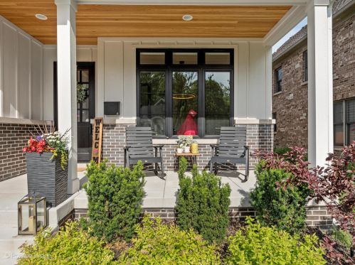 265 Clinton Ave, Elmhurst, IL 60126-2403