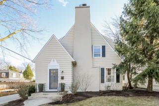 1312 Isabella St, Evanston, IL 60201-1623