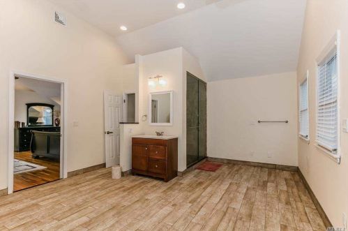 1541 1 St, Babylon NY 11704-5059 exterior