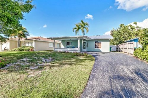 709 93 Ave, Naples FL 34108-2440 exterior