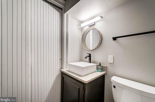 527 Wilkes St, Alexandria VA  22314-3723 exterior