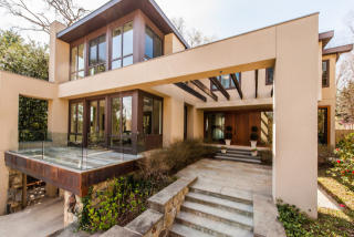 2946 Chain Bridge Rd, Washington, DC 20016-3408