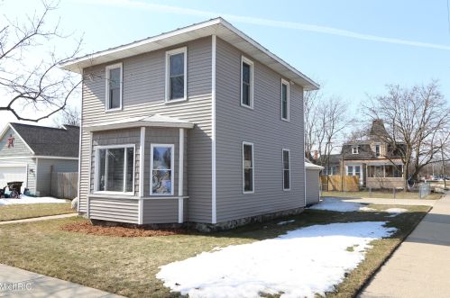 324 Lincoln Lk Ave, Lowell MI 49331-8540 exterior