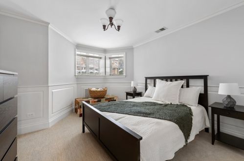 2111 Grace St, Chicago IL 60618-4901 exterior