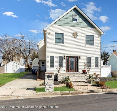 68 Shoreland Ter, Middletown, NJ 07748-6204