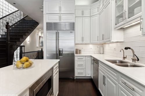 2514 Marshfield Ave, Chicago IL 60614-1907 exterior