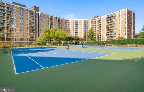 6800 Fleetwood Rd, Mc Lean VA  22101-3604 exterior