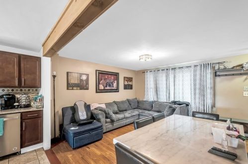 63 Glenmore St, Springfield MA 01129-1064 exterior