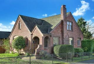 7557 16th Ave, Seattle WA  98106-1838 exterior