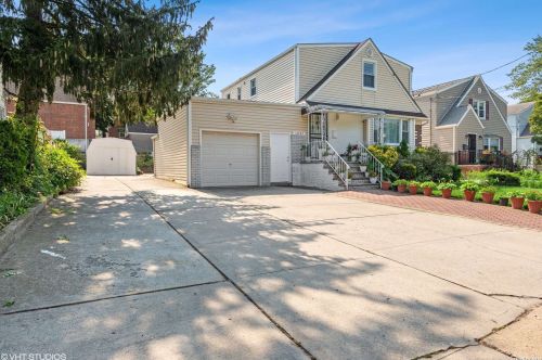 1037 Elmont Rd, Valley Stream, NY 11580-2201