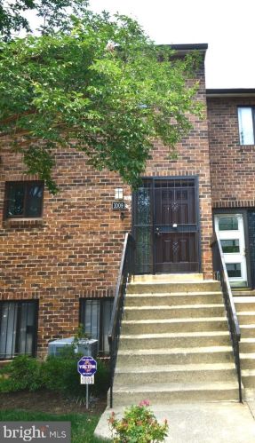 1009 Quincy St, Washington, DC 20017-1719