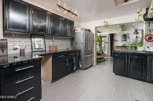 8109 28 Ave, Phoenix AZ 85009-5042 exterior