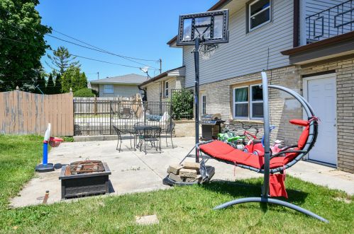 6037 22 St, Milwaukee WI 53233-1914 exterior