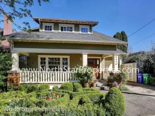 5426 32nd Pl, Portland OR  97211-6838 exterior