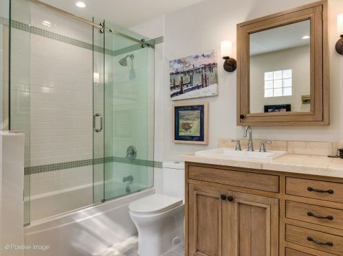 2222 Wayne Ave, Chicago IL 60614-1221 exterior