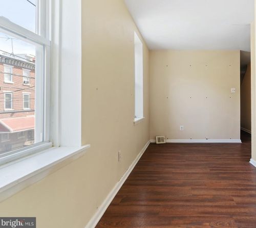 1239 6 St, Philadelphia PA 19140-4561 exterior