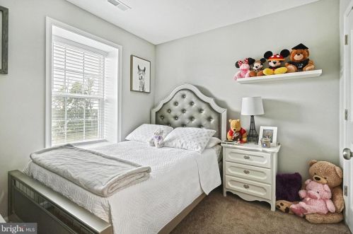 144 Overlook Dr, Hanover PA 17331-9136 exterior