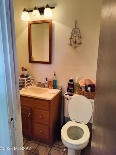 1302 Kleindale Rd, Tucson AZ 85749-8385 exterior