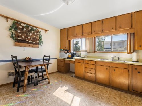 1424 12 St, Manitowoc WI 54220-5728 exterior