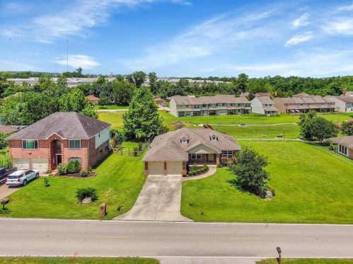 327 Cpe Conroe Dr, Montgomery TX 77356-5718 exterior