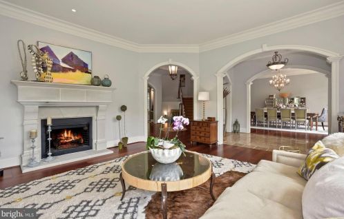 900 Alvermar Ridge Dr, Mc Lean, VA 22102-1440